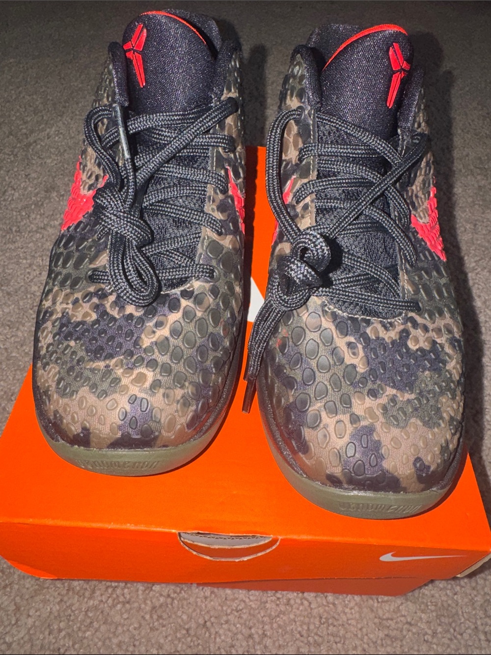 Nike Kids Camo Pattern Low-Top Sneakers with Red Accents